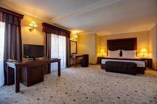 Отель Maxi Velingrad Park Hotel & SPA Велинград Полулюкс Делюкс с террасой и видом на горы (для 2 взрослых и 1 ребенка)-2