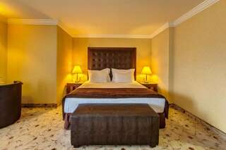 Отель Maxi Velingrad Park Hotel & SPA Велинград Полулюкс Делюкс с террасой и видом на горы (для 1 взрослого)-2